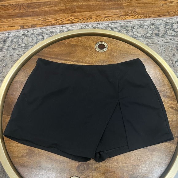 Black high waisted Plus Size Asymmetrical Skorts - Picture 8 of 8